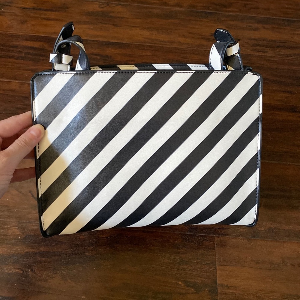 Zara - Black & White Crossbody Bag - Picture 5 of 10